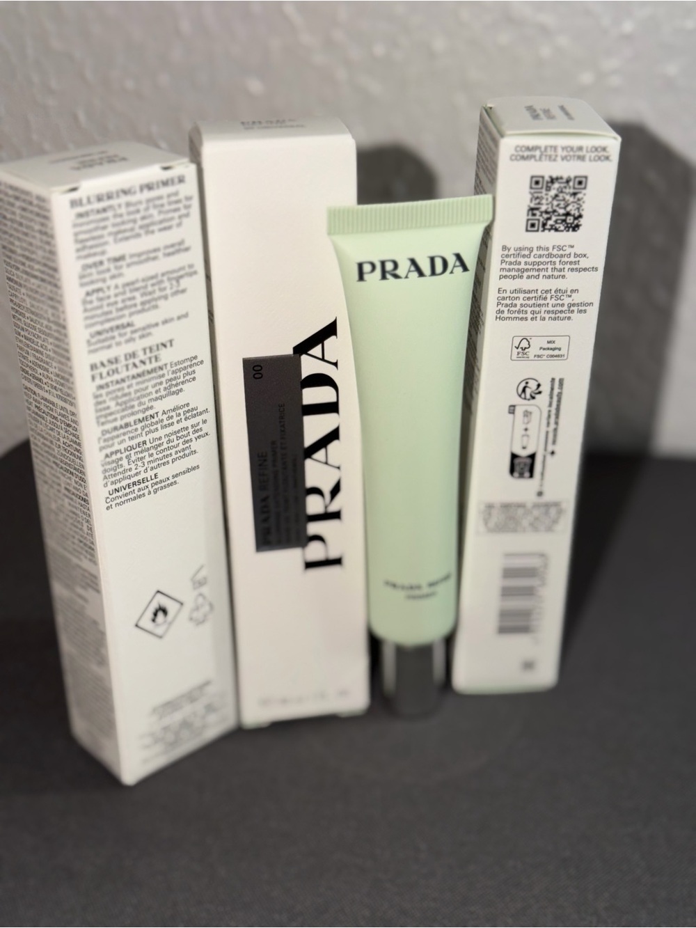 PRADA
Refine Blurring Extending Primer